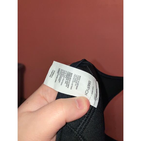 Under Armour Black Crossback Sports Bra with Adjustable Hook Closure Size Small - Picture 6 of 7